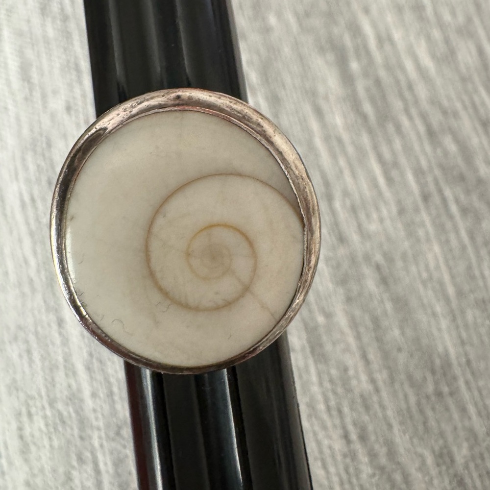 Sterling Silver Shell Ring - Picture 4 of 4